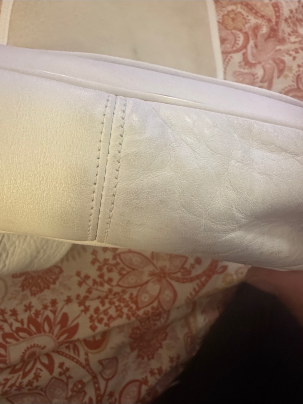 Coach vintage shoulder bag ivory some discoloration on bottom preowned - Picture 4 of 4